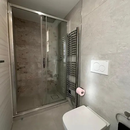 Courts & Coasts Few Steps From Tennis Courts, Country Club And Montecarlo Apartment *