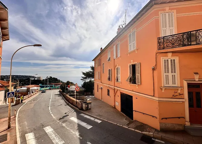 Courts & Coasts Few Steps From Tennis Courts, Country Club And Montecarlo