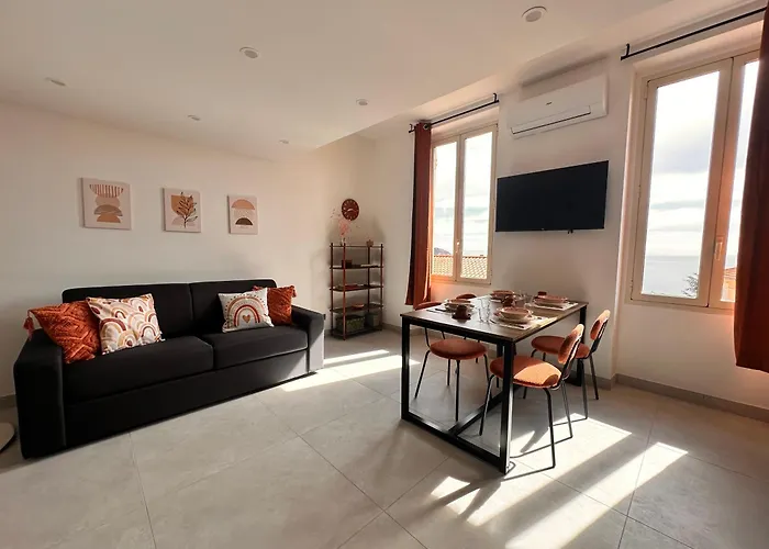 Courts & Coasts Few Steps From Tennis Courts, Country Club And Montecarlo شقة