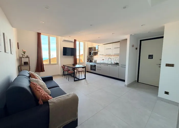 شقة Courts & Coasts Few Steps From Tennis Courts, Country Club And Montecarlo *