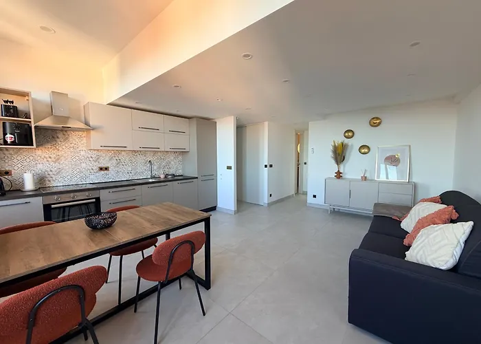 Courts & Coasts Few Steps From Tennis Courts, Country Club And Montecarlo شقة *